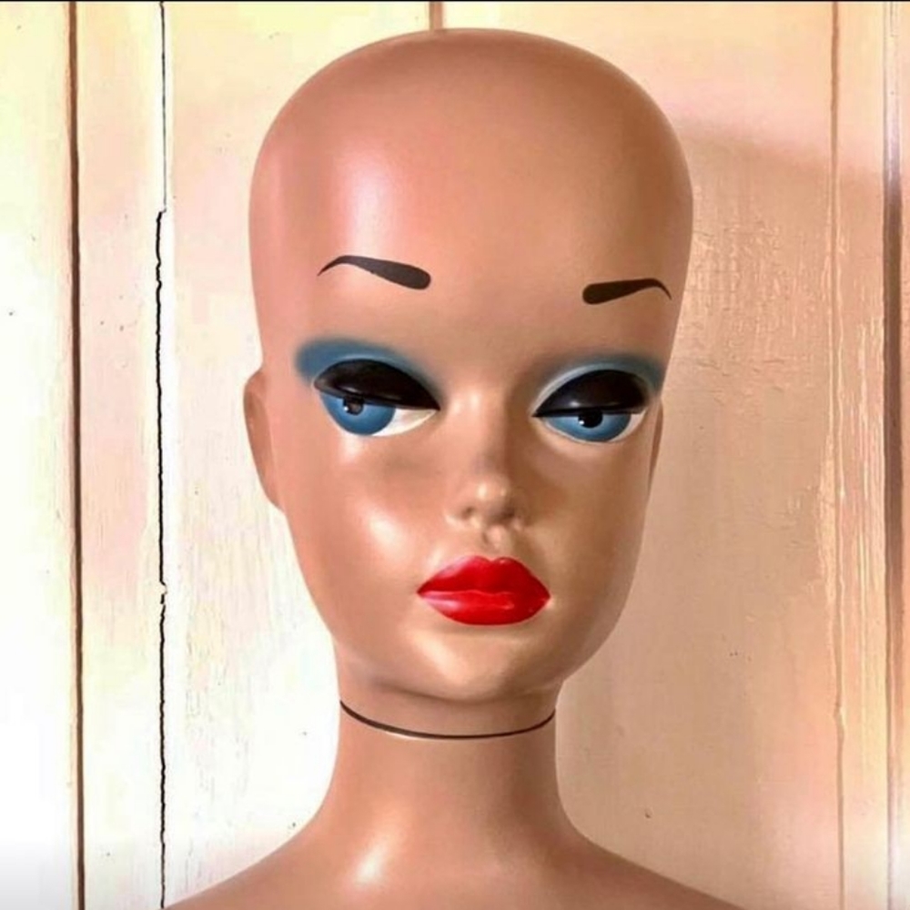 ‼ Barbie Mannequin ‼LOOKING TO BUY💸‼NOT FOR SALE‼
